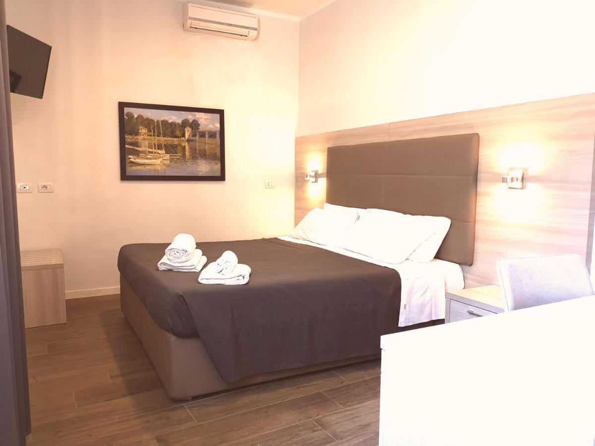 Academy Hotel Фьюмичино Экстерьер фото