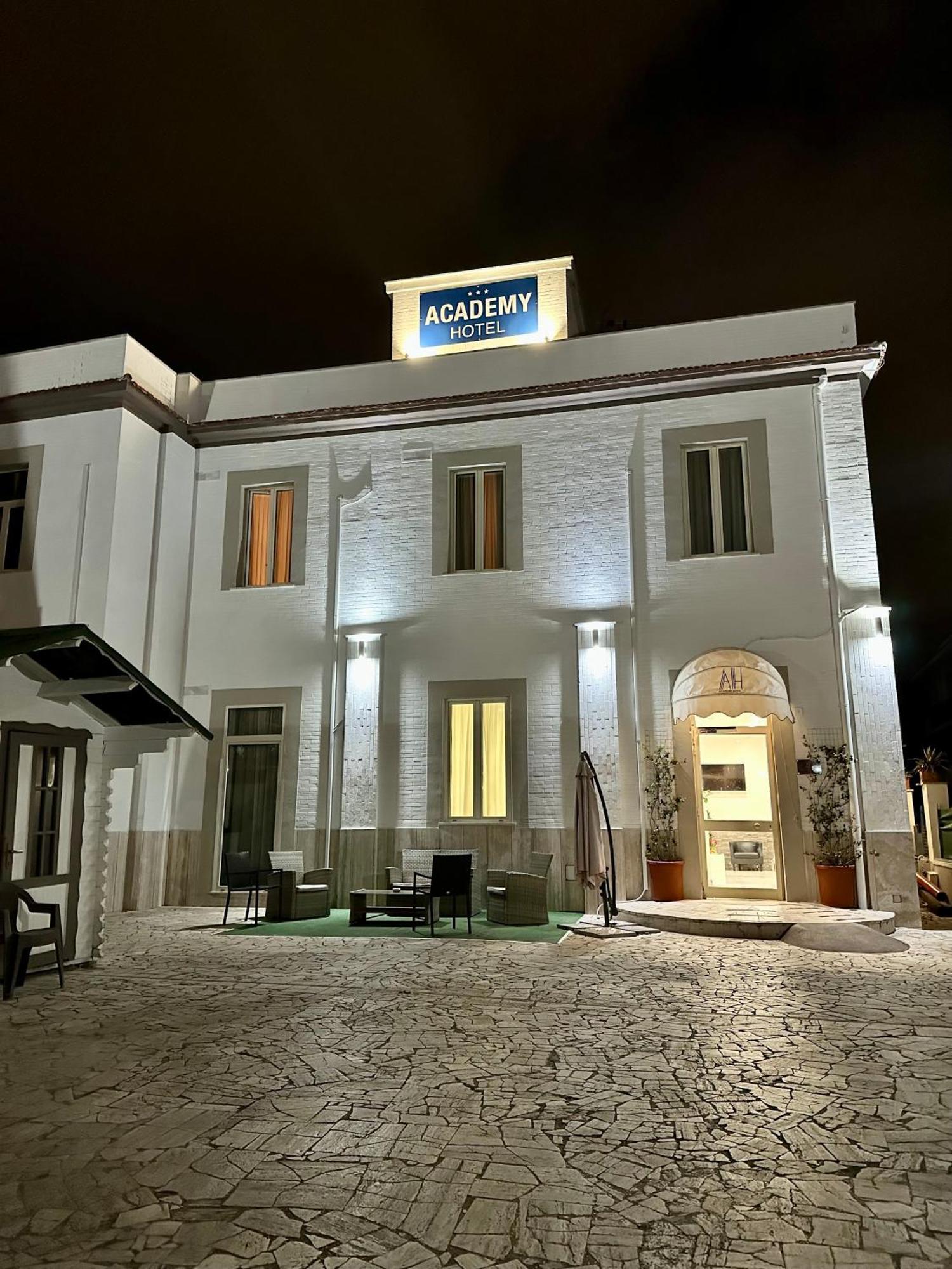 Academy Hotel Фьюмичино Экстерьер фото