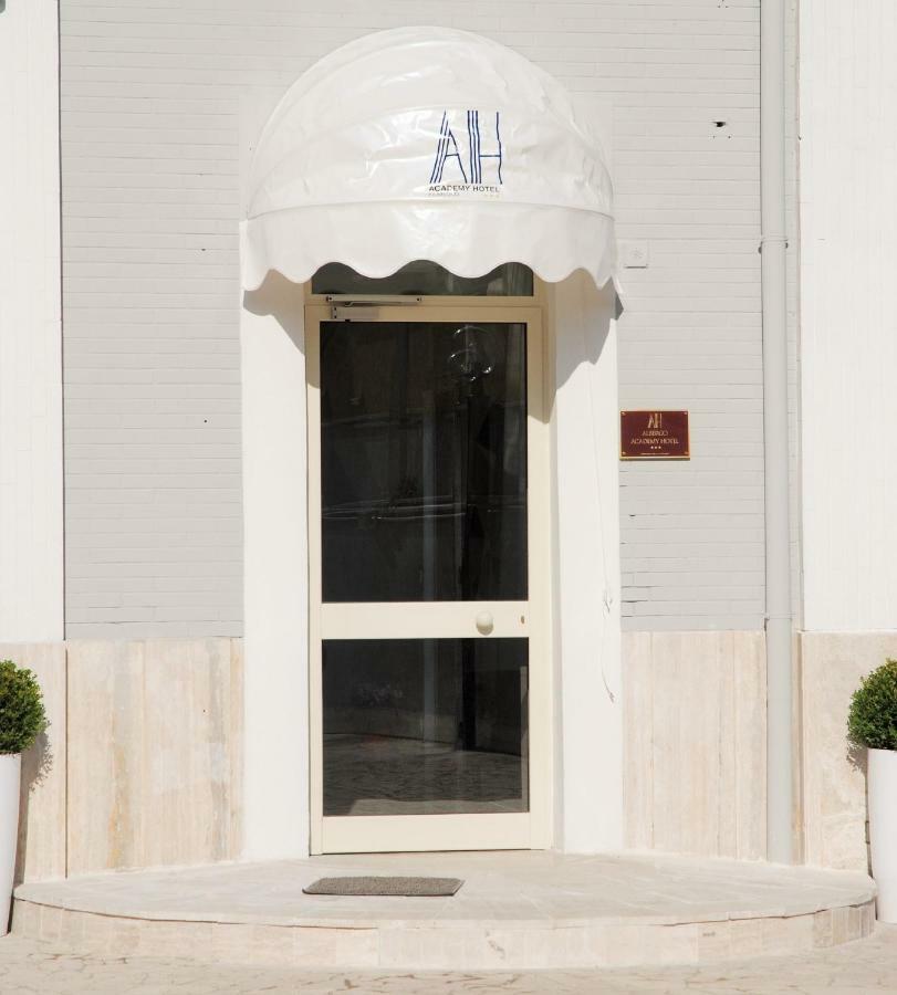 Academy Hotel Фьюмичино Экстерьер фото