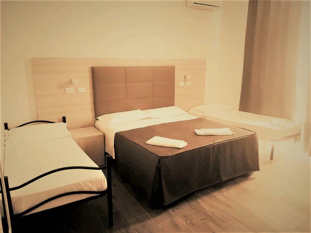 Academy Hotel Фьюмичино Экстерьер фото